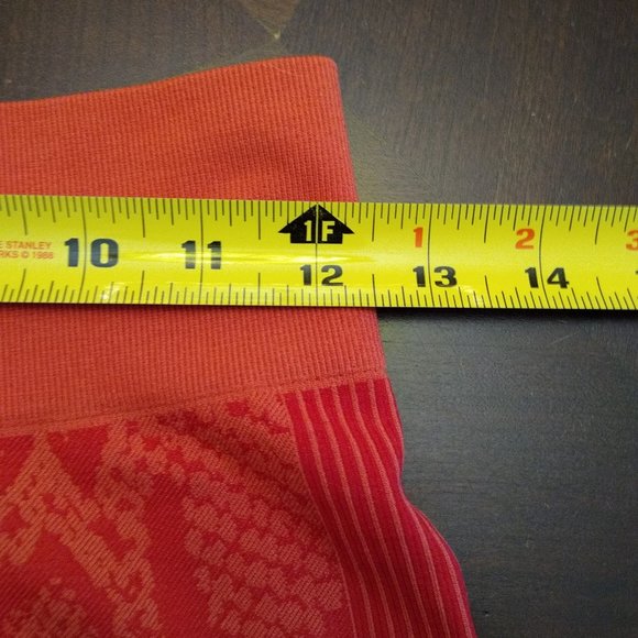 Yoga Set - Sports Bra & High Waisted Legging - Red Snakeskin - Size Small - Picture 14 of 15